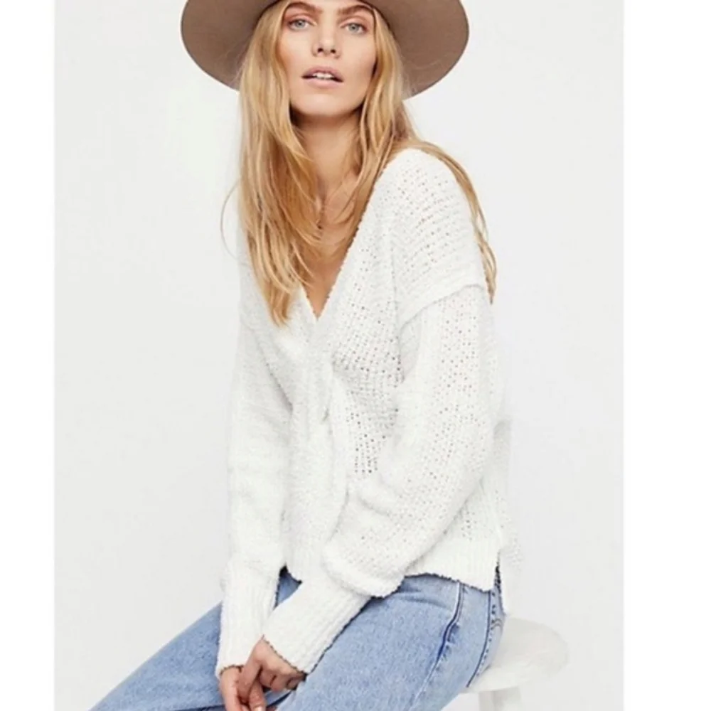 Free People Coco V-Neck Twist Front Sweater Size Medium White Cabincore